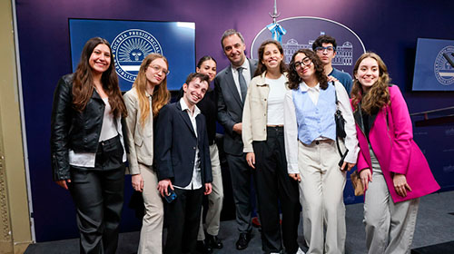 Estudiantes de Periodismo UP en la conferencia de prensa del Vocero Presidencial