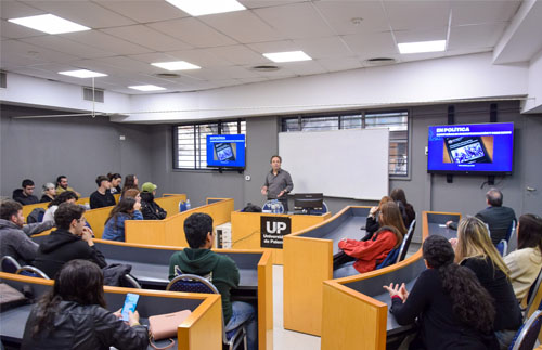 Ricardo Braginski, editor jefe del diario Clarín, brindó una clase sobre Periodismo e Inteligencia Artificial